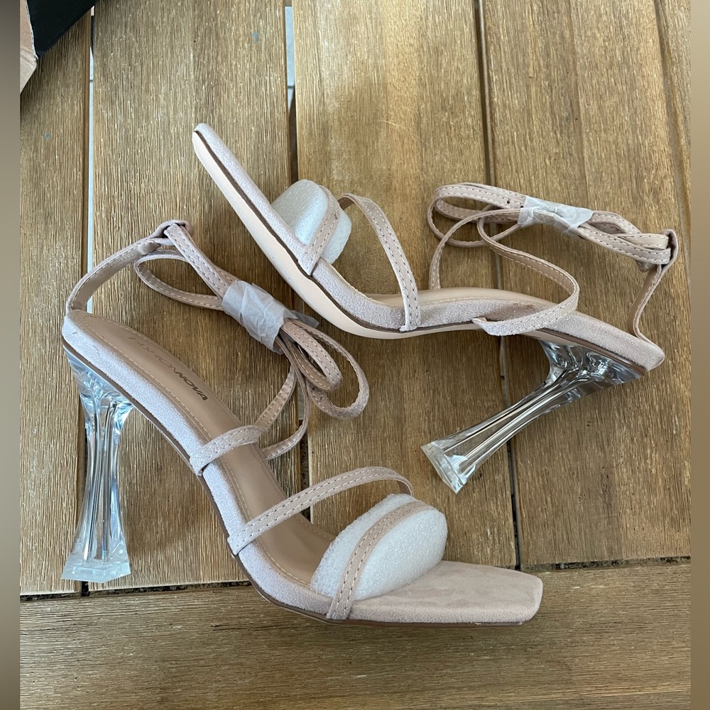 Fashion nova daphne heeled sandals nude size 8